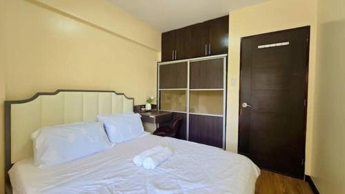 Taguig Apartamento | 2 bedroom resort type free parking Wifi Netflix