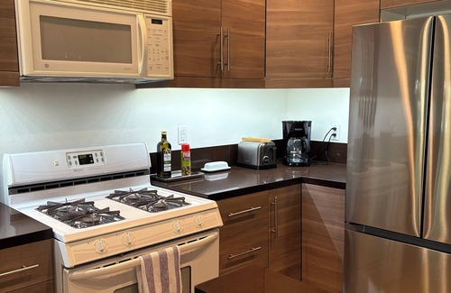 Cathedral City Condominio | 2-bedroom Resort Style Condo in charming Cathedral City
