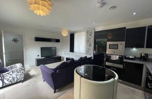 Stockton-on-Tees Casa | 2 Bedroom Riverside Property with Roof Terrace