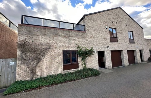 Stockton-on-Tees Casa | 2 Bedroom Riverside Property with Roof Terrace