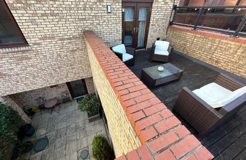 Stockton-on-Tees Casa | 2 Bedroom Riverside Property with Roof Terrace
