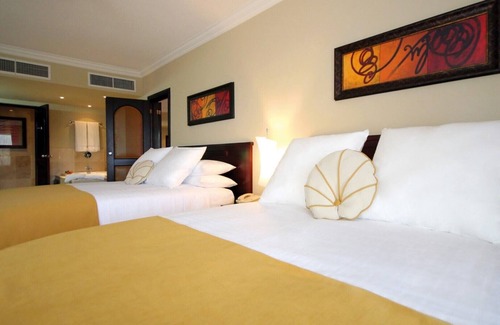 Los Maestros Complejo | 2 Bedroom room at Lifestyle Resort