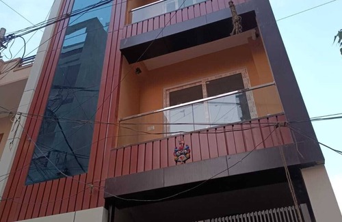 Sigra Casa | 2 bedroom set with 5 seater sofa in living room, WIFI, AC in Varanasi city.