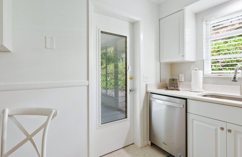 Saint Armands Key Casa | 2 Bedroom St. Armands Circle Retro Bungalow