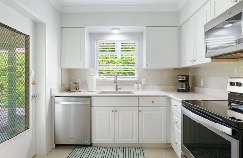 Saint Armands Key Casa | 2 Bedroom St. Armands Circle Retro Bungalow