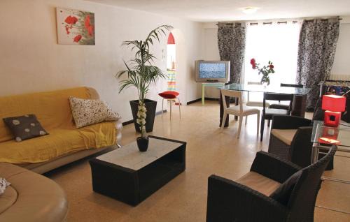 Gemenos Apartamento | 2 Bedroom Stunning Apartment In Gemenos