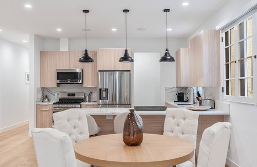 Fairfax District Apartamento | 2 bedroom Stunning unit