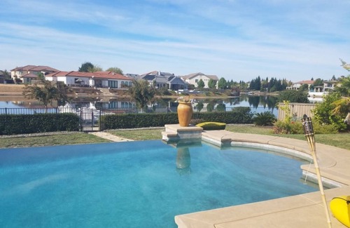 Roseville Apartamento | 2 Bedroom Suite on Lake with Boat and Golf Course. Has separate Entry access