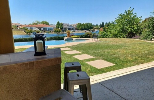 Roseville Apartamento | 2 Bedroom Suite on Lake with Boat and Golf Course. Has separate Entry access