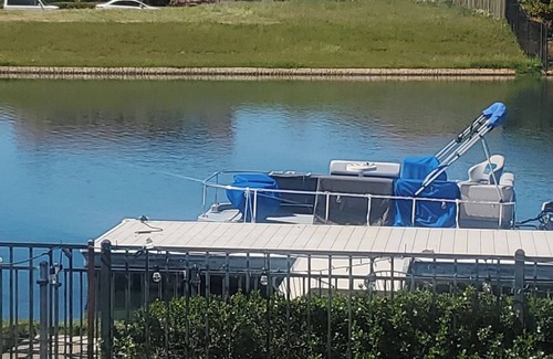 Roseville Apartamento | 2 Bedroom Suite on Lake with Boat and Golf Course. Has separate Entry access