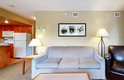 Whistler Cay Heights Apartamento | 2 Bedroom Suite w/ Kitchen and Hot Tub in Village