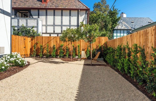 Solvang Apartamento | 2 Bedroom Suite with Private Yard & Off-Street Parking. Full kitchen & living.