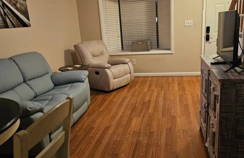 North Myrtle Beach Casa | 2-bedroom townhome in charming Cherry Grove, a 4 minute drive to the beach!