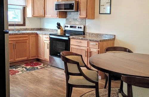 Marshfield Casa | 2-bedroom town-home in Marshfield MONTHLY ~NURSES ~STUDENTS