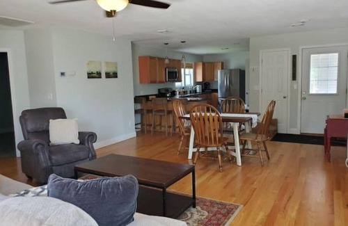 Town of Hastings Apartamento | 2-bedroom townhouse with indoor fireplace