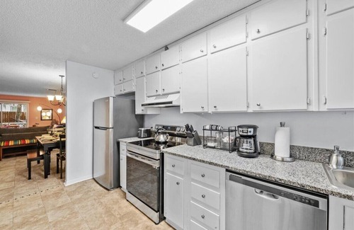 Jacksonville Casa | 2 BEDROOM TOWNHOME IN ORTEGA - 1 Block From St. John's River