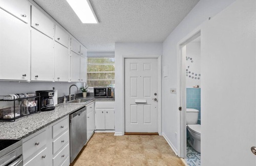 Jacksonville Casa | 2 BEDROOM TOWNHOME IN ORTEGA - 1 Block From St. John's River
