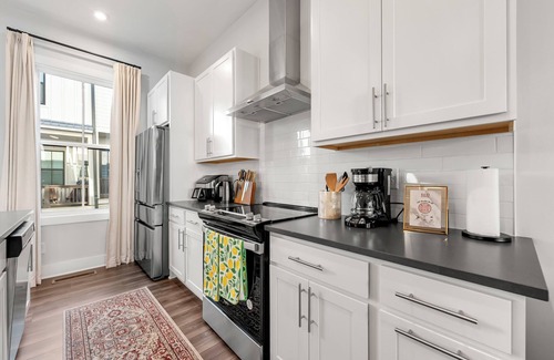 Chosewood Park Casa | 2-Bedroom Townhouse in Atlanta Near Airport, Downtown, Beltline, and More