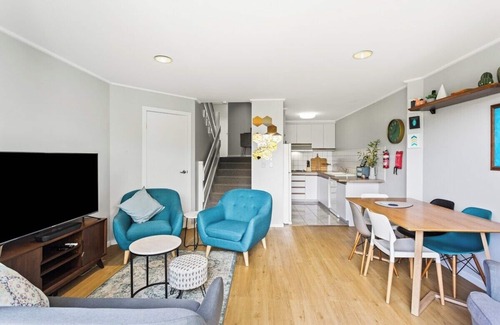 Cowes Casa | 2 Bedroom Townhouse Next to Golf