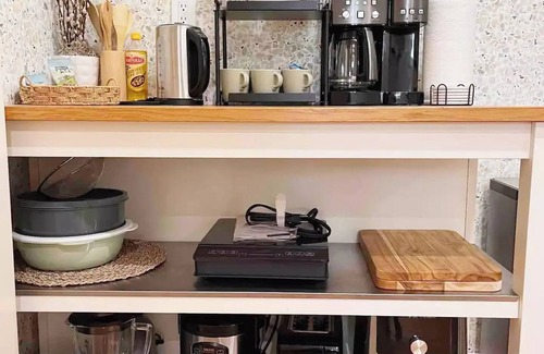 Los Altos Casa | 2 Bedroom Unit by Long Beach Airport-KING Bed-W/D-Between Universal/Disneyland