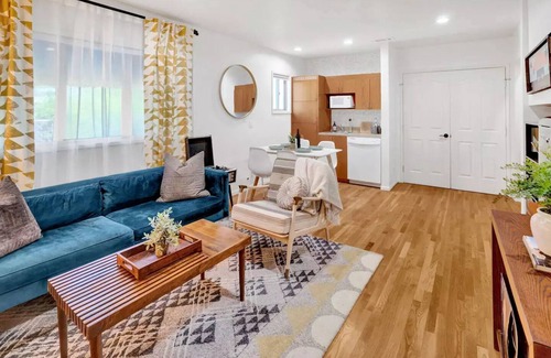 Los Altos Casa | 2 Bedroom Unit by Long Beach Airport-KING Bed-W/D-Between Universal/Disneyland