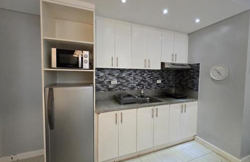 San Lorenzo Apartamento | 2 Bedroom Unit with Queen-sized Beds near NAIA T3