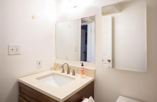Paradise Apartamento | 2 bedroom UNLV, Thomas Mack