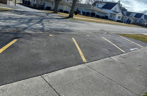 South Chicago Heights Apartamento | 2-bedroom apartment in South Chicago Heights with AC.