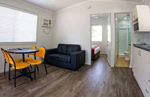 Alexandra Headland Cabina | 2 Bedroom Villa 5 Berth - 2 Bedroom Villa 5 Berth