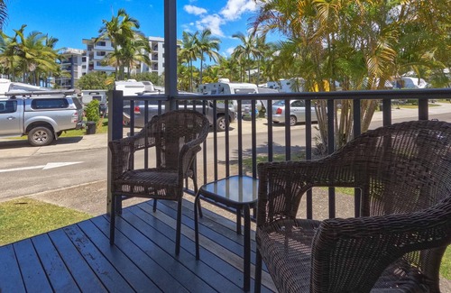 Alexandra Headland Cabina | 2 Bedroom Villa 5 Berth - 2 Bedroom Villa 5 Berth