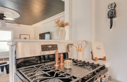 Folsom Casa | 2-bedroom vintage bungalow in historic Folsom