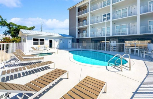 Waterside Village Condominio | 2-bedroom waterfront condo with pool and hot tub in welcoming Mexico Beach
