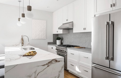 Solvang Apartamento | 2-bedroom - WiFi, AC, garage parking with EV charger.