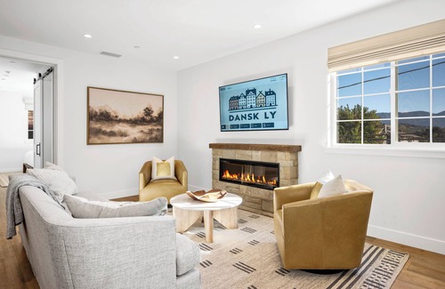 Solvang Apartamento | 2-bedroom - WiFi, AC, garage parking with EV charger.