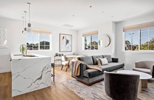 Solvang Apartamento | 2 bedroom - WiFi, AC, garaged off-street parking with EV Charger.