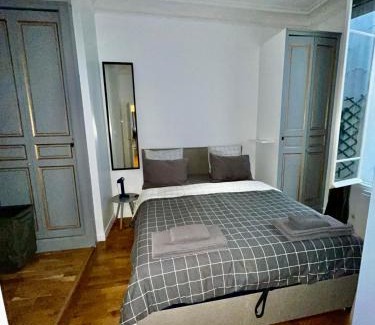Ternes Apartamento | 2 Bedroom with Spacious Terrace minutes from Champs Elysées