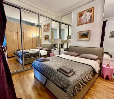 Ternes Apartamento | 2 Bedroom with Spacious Terrace minutes from Champs Elysées