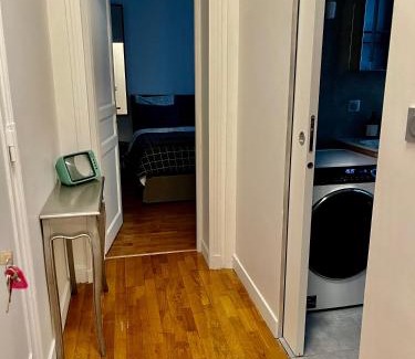 Ternes Apartamento | 2 Bedroom with Spacious Terrace minutes from Champs Elysées