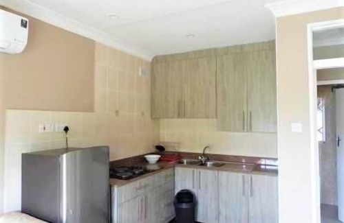 Harare Apartamento | 2 bedroomed apartment with en-suite and kitchenette - 2065