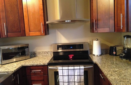 Villa De Paz Condominio | 2 bedrooms & 1 full bathrooms in Glendale