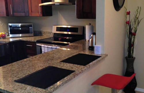 Villa De Paz Condominio | 2 bedrooms & 1 full bathrooms in Glendale