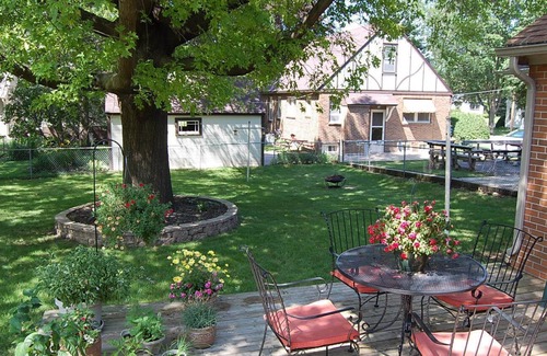 Mason City Casa | 2 bedrooms, 2 bath, fenced in yard and a single stall garage.