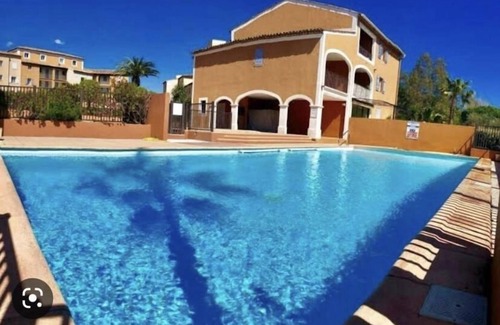 Port Cogolin Apartamento | 3MILES A SAN TROPEZ. 2 DORMITORIOS PRIMER PISO RESIDENCIA PISCINA PISCINA CALMA BRILLANTE