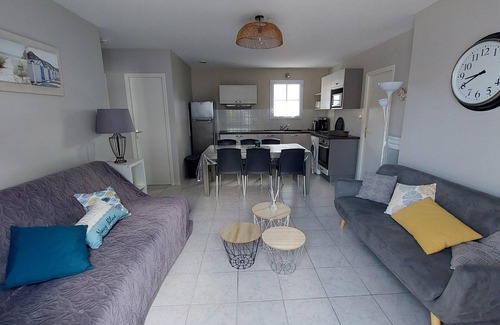 Saint-Maurice-la-Souterraine Casa | 2 Bedrooms Private Vacation Home In Le Bois-Plage-En-Ré