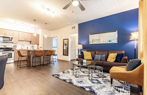 Camarillo Apartamento | 2 Bedrooms ✦ Ground Floor Unit ✦ Pool ✦ Wi-Fi ✦ Gym ✦ Pack 'n Play