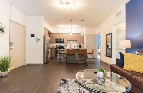Camarillo Apartamento | 2 Bedrooms ✦ Ground Floor Unit ✦ Pool ✦ Wi-Fi ✦ Gym ✦ Pack 'n Play