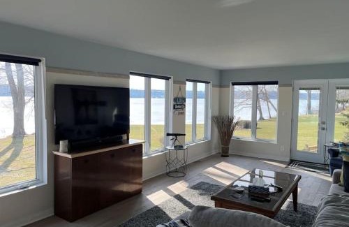 Adolphustown Casa | 2 Bedrooms Holiday Homes In Deseronto