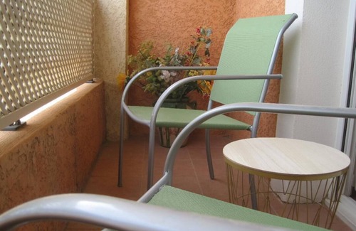 Arles Casa | 2 bedrooms house with living / kitchen dining and large outside patio
