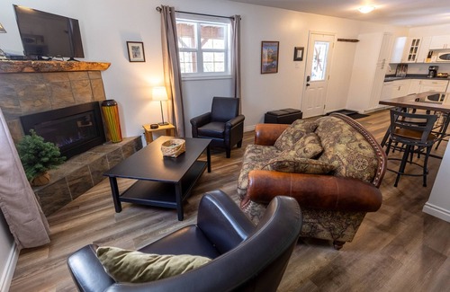 East Kootenay Condominio | 2 Bedrooms in Lower Level l Hot Tub