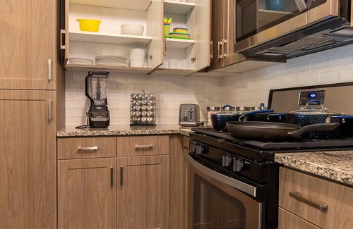 Camarillo Apartamento | 2 Bedrooms ✦ King Beds ✦ Wi-Fi ✦ Pool ✦ Gym